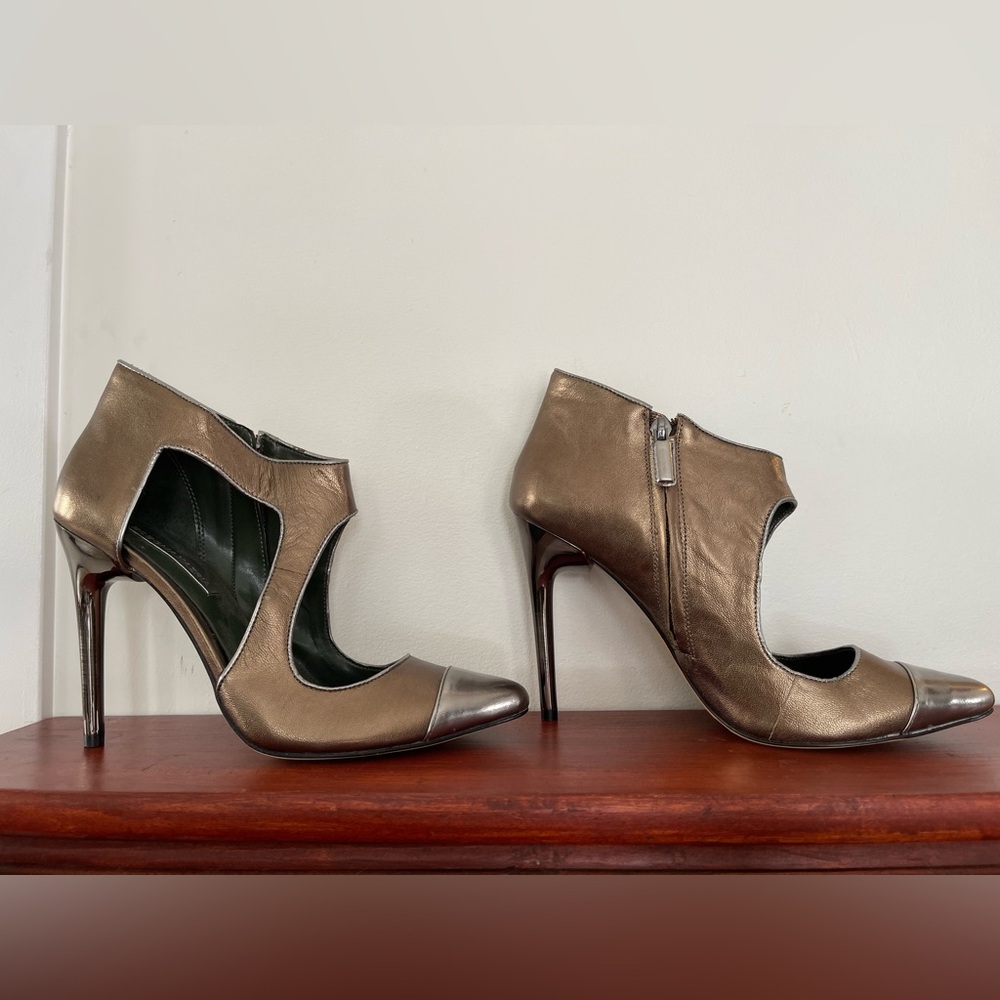 BCBGmaxazria Leather Heels 8.5 Womens